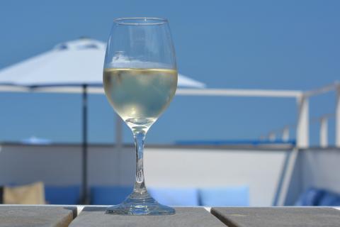 White wine. The French for "white wine" is "vin blanc". White wine. The French for "white wine" is "vin blanc".