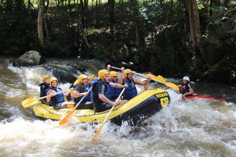 Raft. The Thai for "raft" is "แพ".