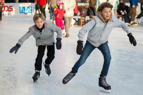 To ice skate. The Thai for "to ice skate" is "ไอซ์สเก็ต".