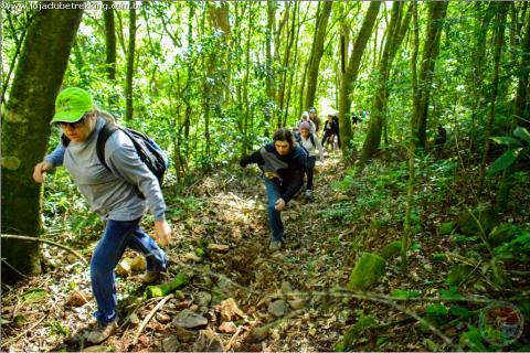 Trekking; hiking. The Thai for "trekking; hiking" is "การเดินป่า".