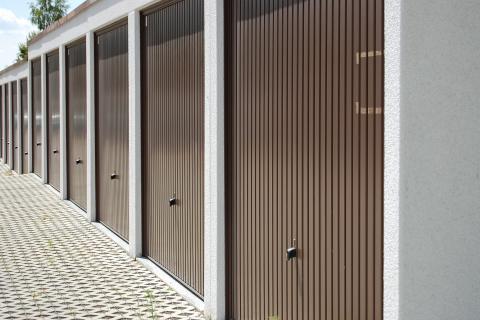 Garage; carport. The Thai for "garage; carport" is "โรงรถ". Garage; carport. The Thai for "garage; carport" is "โรงรถ".