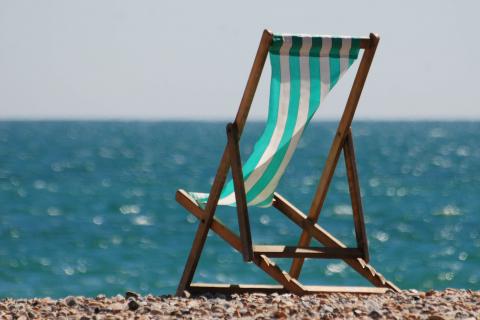 Deckchair. The Thai for "deckchair" is "เก้าอี้ชายหาด". Deckchair. The Thai for "deckchair" is "เก้าอี้ชายหาด".