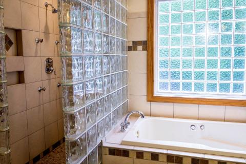Bathroom. The Thai for "bathroom" is "ห้องอาบน้ำ".