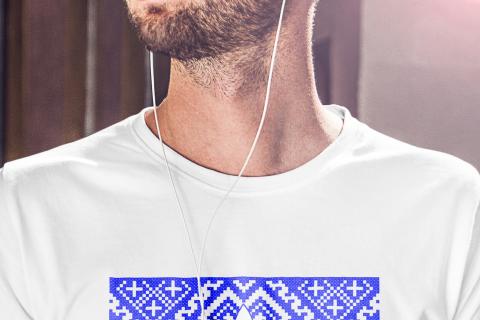 Crew neck; round neckline. The Thai for "crew neck; round neckline" is "คอกลม". Crew neck; round neckline. The Thai for "crew neck; round neckline" is "คอกลม".
