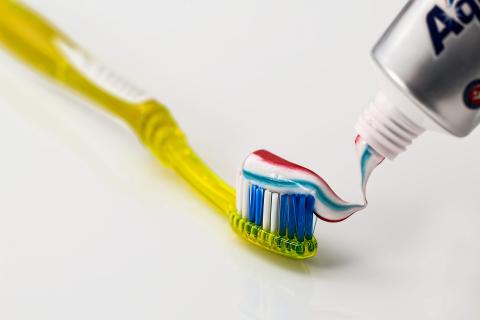 Toothpaste. The Thai for "toothpaste" is "ยาสีฟัน". Toothpaste. The Thai for "toothpaste" is "ยาสีฟัน".