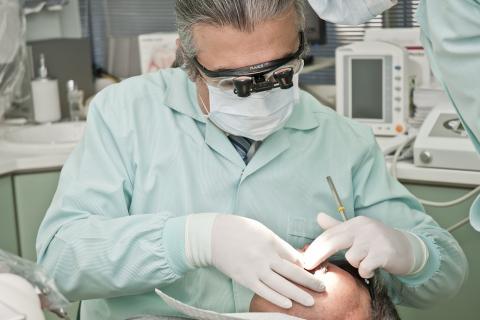 Dentist. The Thai for "dentist" is "หมอฟัน". Dentist. The Thai for "dentist" is "หมอฟัน".