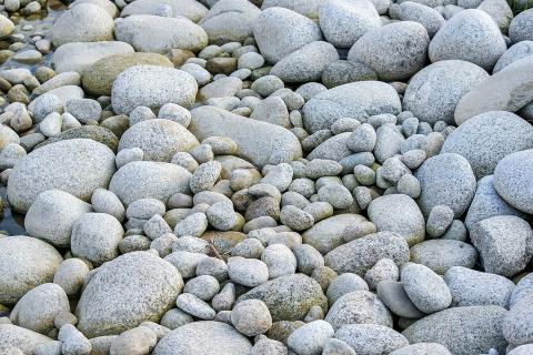 Pebble; gravel. The Thai for "pebble; gravel" is "กรวด". Pebble; gravel. The Thai for "pebble; gravel" is "กรวด".