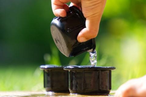 To pour. The Thai for "to pour" is "ราด". To pour. The Thai for "to pour" is "ราด".