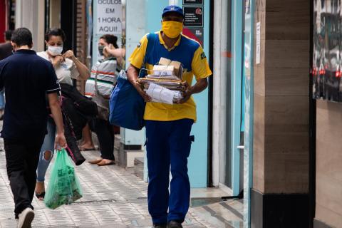 Postman; mailman. The Thai for "postman; mailman" is "บุรุษไปรษณีย์". Postman; mailman. The Thai for "postman; mailman" is "บุรุษไปรษณีย์".