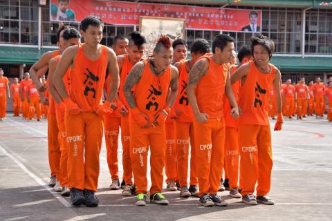 Prisoner; convict. The Thai for "prisoner; convict" is "นักโทษ". Prisoner; convict. The Thai for "prisoner; convict" is "นักโทษ".