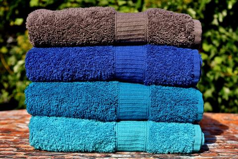 Four bath towels. The Thai for "four bath towels" is "ผ้าเช็ดตัวสี่ผืน". Four bath towels. The Thai for "four bath towels" is "ผ้าเช็ดตัวสี่ผืน".