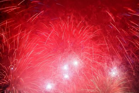 Red fireworks. The Thai for "red fireworks" is "ดอกไม้ไฟสีแดง".