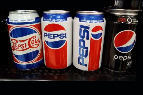 Four cans of Pepsi. The Thai for "four cans of Pepsi" is "เป๊ปซี่สี่กระป๋อง". Four cans of Pepsi. The Thai for "four cans of Pepsi" is "เป๊ปซี่สี่กระป๋อง".