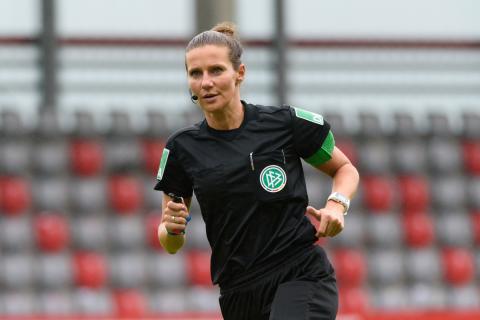 A female referee. The Thai for "a female referee" is "ผู้ตัดสินหญิง". A female referee. The Thai for "a female referee" is "ผู้ตัดสินหญิง".