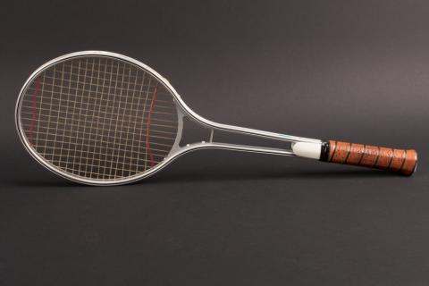 A tennis racket. The Thai for "a tennis racket" is "ไม้ตีเทนนิส". A tennis racket. The Thai for "a tennis racket" is "ไม้ตีเทนนิส".