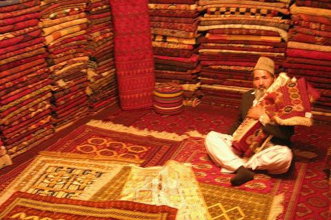 A carpet seller. The Thai for "a carpet seller" is "คนขายพรม". A carpet seller. The Thai for "a carpet seller" is "คนขายพรม".