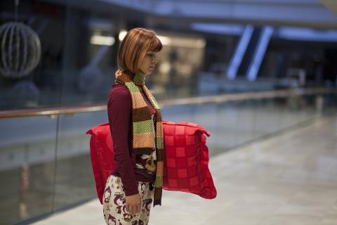 A short-haired woman with a red pillow. The Thai for "a short-haired woman with a red pillow" is "ผู้หญิงผมสั้นกับหมอนสีแดง". A short-haired woman with a red pillow. The Thai for "a short-haired woman with a red pillow" is "ผู้หญิงผมสั้นกับหมอนสีแดง".