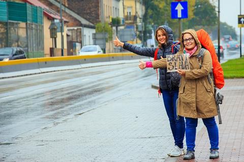 Two women hitchhiking. The Thai for "two women hitchhiking" is "ผู้หญิงสองคนโบกรถ".