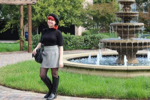 A woman carrying a black bag in front of a fountain. The Thai for "a woman carrying a black bag in front of a fountain" is "ผู้หญิงสะพายกระเป๋าสีดำที่หน้าน้ำพุ". A woman carrying a black bag in front of a fountain. The Thai for "a woman carrying a black bag in front of a fountain" is "ผู้หญิงสะพายกระเป๋าสีดำที่หน้าน้ำพุ".