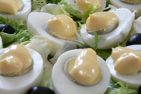 Hard-boiled eggs with mayonnaise. The Thai for "hard-boiled eggs with mayonnaise" is "ไข่ต้มกับมายองเนส". Hard-boiled eggs with mayonnaise. The Thai for "hard-boiled eggs with mayonnaise" is "ไข่ต้มกับมายองเนส".