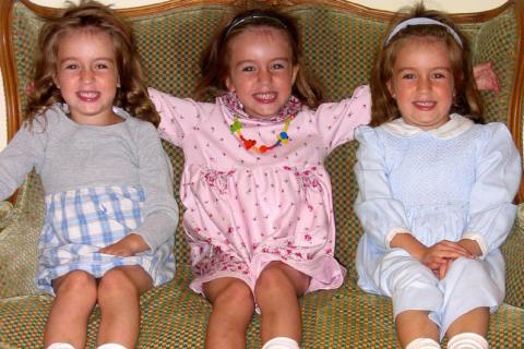 Triplets. The Thai for "triplets" is "แฝดสาม". Triplets. The Thai for "triplets" is "แฝดสาม".
