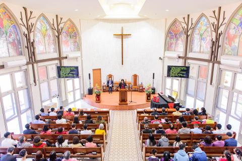 People inside a church. The Thai for "people inside a church" is "ประชาชนอยู่ข้างในโบสถ์". People inside a church. The Thai for "people inside a church" is "ประชาชนอยู่ข้างในโบสถ์".