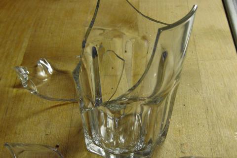 A broken glass. The Thai for "a broken glass" is "แก้วน้ำแตก". A broken glass. The Thai for "a broken glass" is "แก้วน้ำแตก".