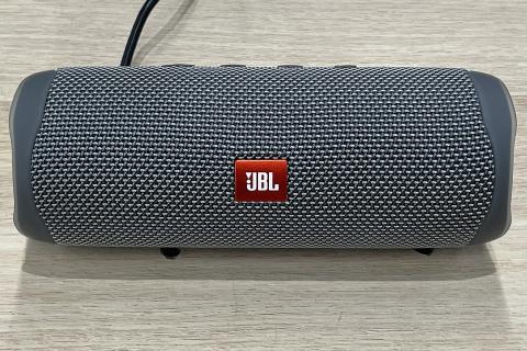 Speaker. The Thai for "speaker" is "ลำโพง". Speaker. The Thai for "speaker" is "ลำโพง".