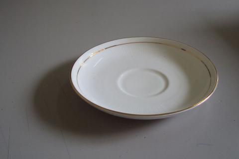 Saucer. The Thai for "saucer" is "จานรองแก้ว". Saucer. The Thai for "saucer" is "จานรองแก้ว".