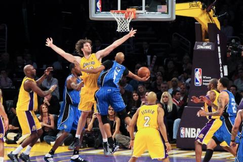Basketball. The Thai for "basketball" is "บาสเกตบอล". Basketball. The Thai for "basketball" is "บาสเกตบอล".