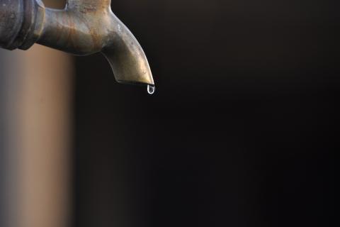 The water is not running.. The Thai for "The water is not running." is "น้ำไม่ไหล". The water is not running.. The Thai for "The water is not running." is "น้ำไม่ไหล".