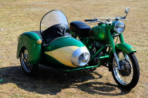 Side car. The Thai for "side car" is "มอร์เตอร์ไซค์พ่วงข้าง".