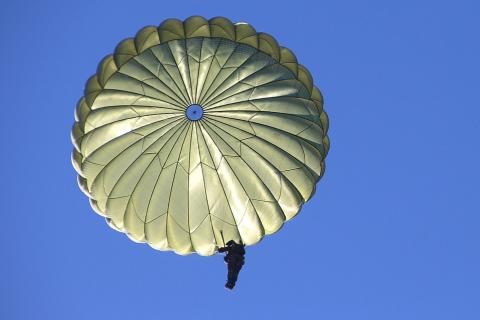 Parachute. The Thai for "parachute" is "ร่ม". Parachute. The Thai for "parachute" is "ร่ม".
