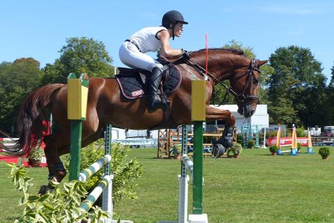 She jumped over the fences on her horse.. The Thai for "She jumped over the fences on her horse." is "เธอขี่ม้ากระโดดข้ามสิ่งกีดขวาง". She jumped over the fences on her horse.. The Thai for "She jumped over the fences on her horse." is "เธอขี่ม้ากระโดดข้ามสิ่งกีดขวาง".
