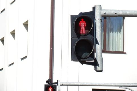 Do not cross the road when the light is red.. The Thai for "Do not cross the road when the light is red." is "ห้ามข้ามถนนตอนไฟแดง". Do not cross the road when the light is red.. The Thai for "Do not cross the road when the light is red." is "ห้ามข้ามถนนตอนไฟแดง".